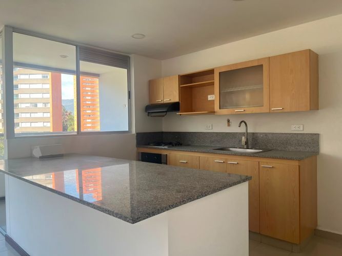 Apartamento de 2 alcobas en arriendo en El Poblado, Medellín, 76 m² · foto 8 de 16