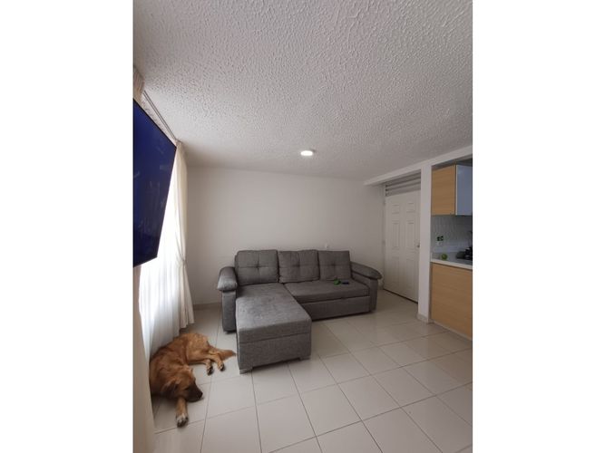 Apartamento de 3 alcobas en venta en Cr. La Finca Sm 9, Madrid, 65 m² · foto 2 de 18