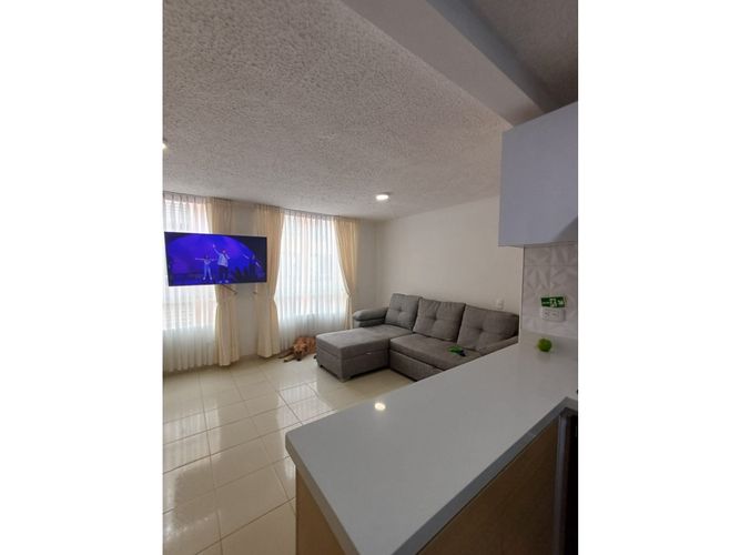 Apartamento de 3 alcobas en venta en Cr. La Finca Sm 9, Madrid, 65 m² · foto 3 de 18