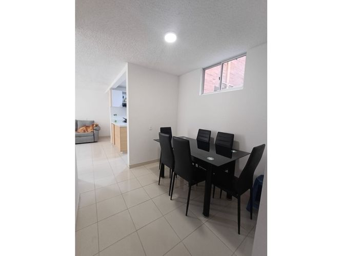 Apartamento de 3 alcobas en venta en Cr. La Finca Sm 9, Madrid, 65 m² · foto 4 de 18