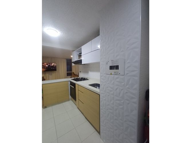 Apartamento de 3 alcobas en venta en Cr. La Finca Sm 9, Madrid, 65 m² · foto 5 de 18