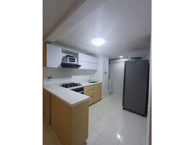 Apartamento de 3 alcobas en venta en Cr. La Finca Sm 9, Madrid, 65 m² · foto 6 de 18