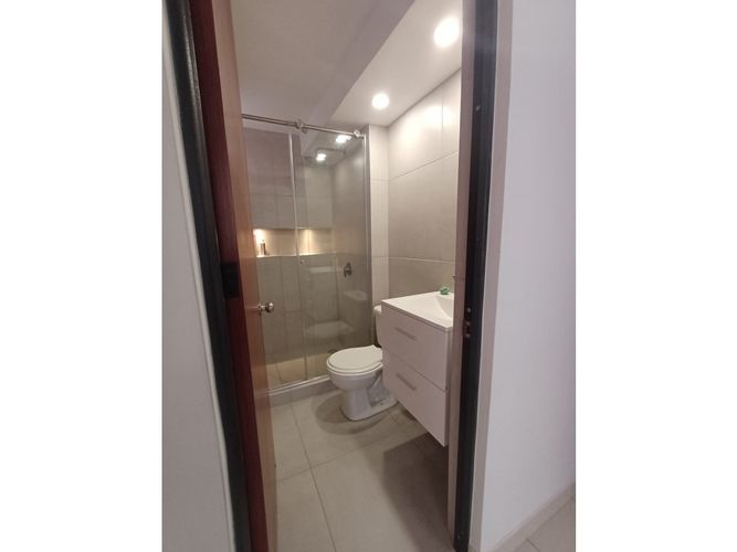 Apartamento de 3 alcobas en venta en Cr. La Finca Sm 9, Madrid, 65 m² · foto 9 de 18