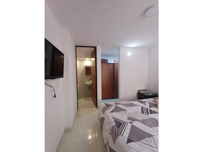 Apartamento de 3 alcobas en venta en Cr. La Finca Sm 9, Madrid, 65 m² · foto 14 de 18