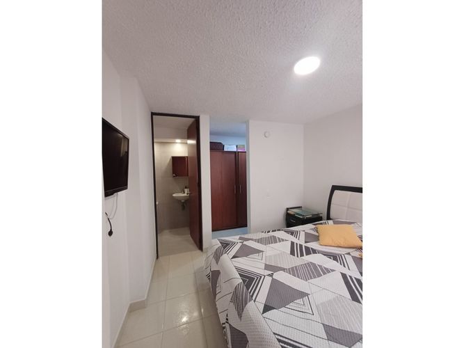 Apartamento de 3 alcobas en venta en Cr. La Finca Sm 9, Madrid, 65 m² · foto 16 de 18