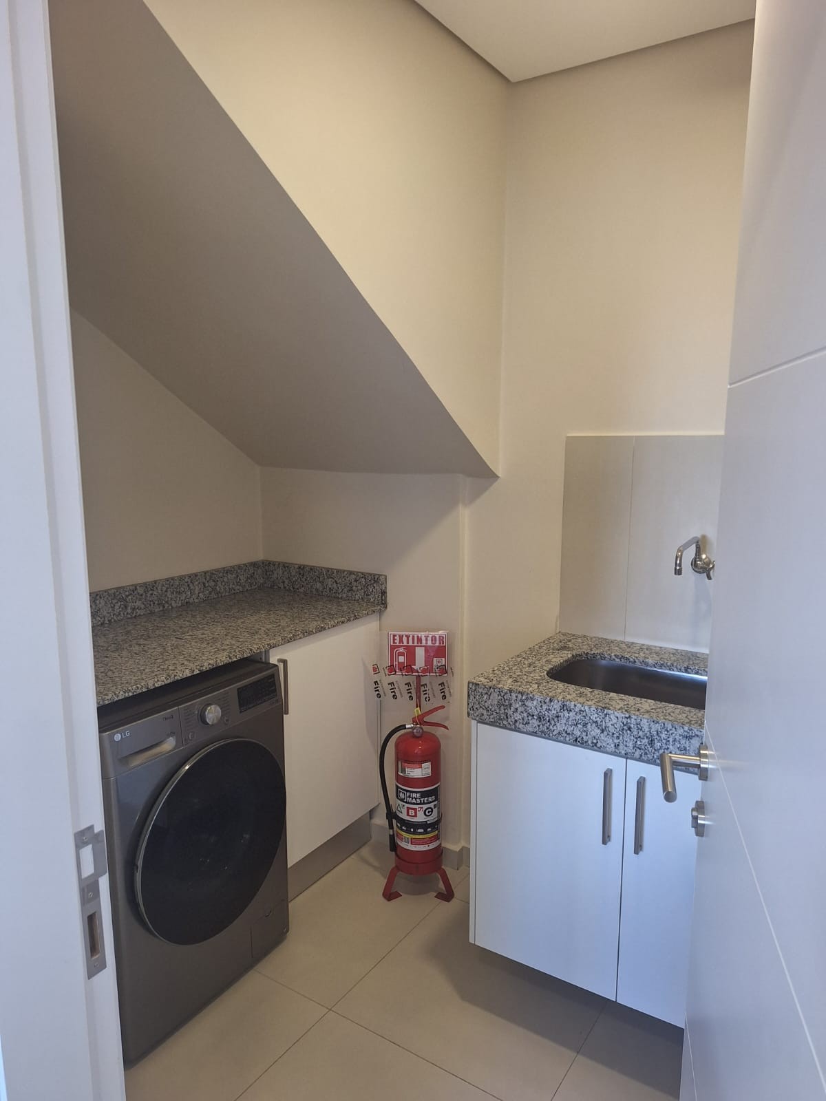 EN VENTA EXCLUSIVA CASAS DE 3 DORMITORIOS ZONA YACHT — foto 3