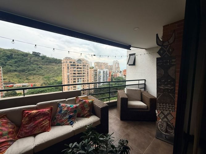 Apartamento de 4 alcobas en venta en Bellavista, Cali, 179 m² · foto 2 de 24