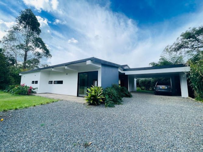 Casa de 3 alcobas en venta en La Ceja, 340 m² · foto 2 de 24