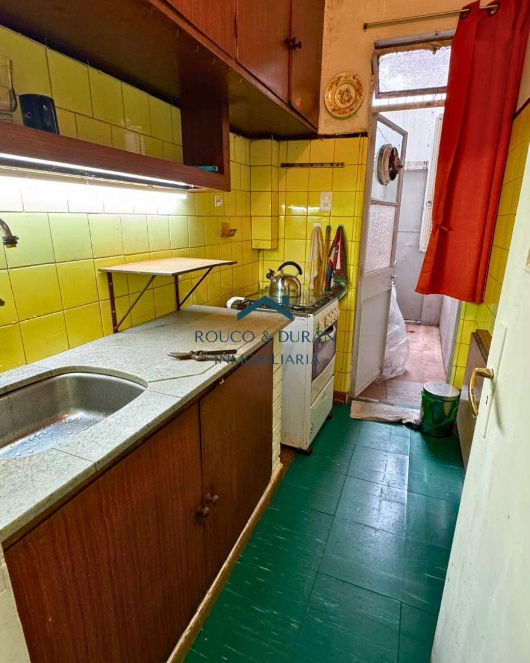 Venta apto en Pocitos. Dos dormitorios, un baño y dos patios. Bajos gastos comunes e impuestos - Fler