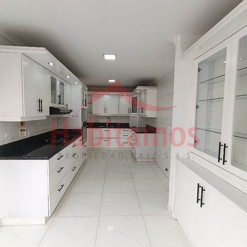 Apartamento de 4 alcobas en arriendo en La Florida, Medellín, 200 m² · foto 5 de 24