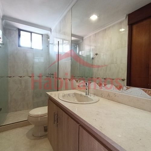 Apartamento de 4 alcobas en arriendo en La Florida, Medellín, 200 m² · foto 17 de 24