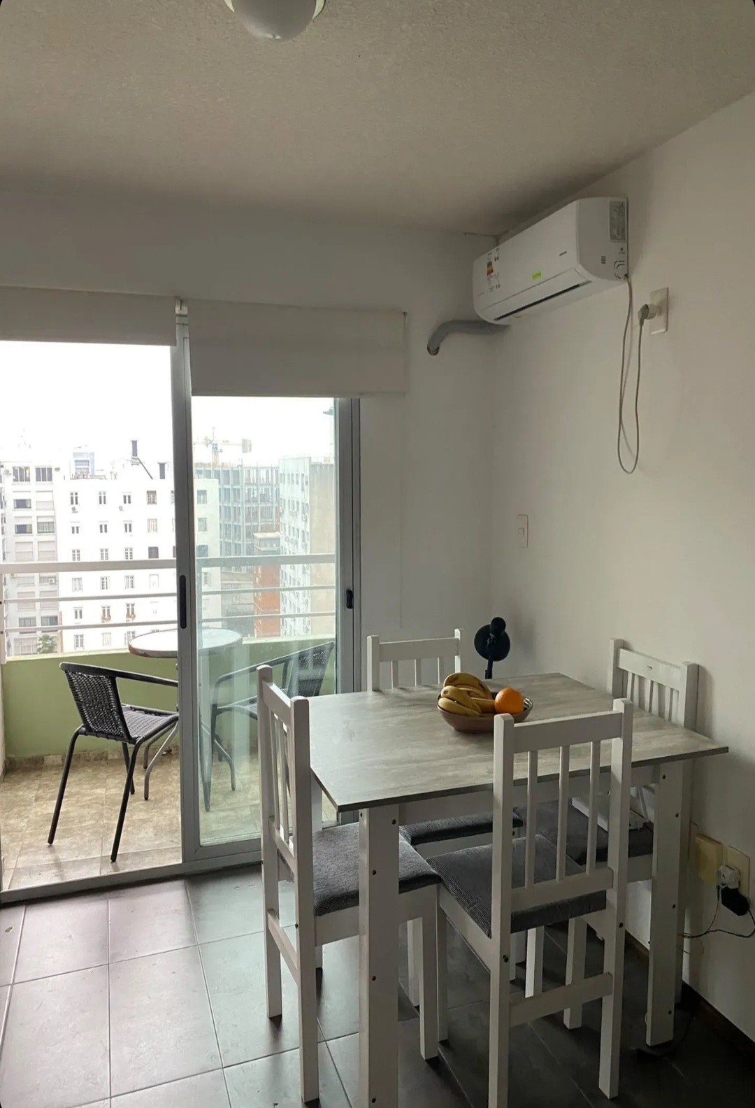 Exquisito apartamento de 1 dormitorio, impecable y listo para habitar, estratégicamente ubicado en la codiciada intersección de Charrúa y Jackson. · Foto 1