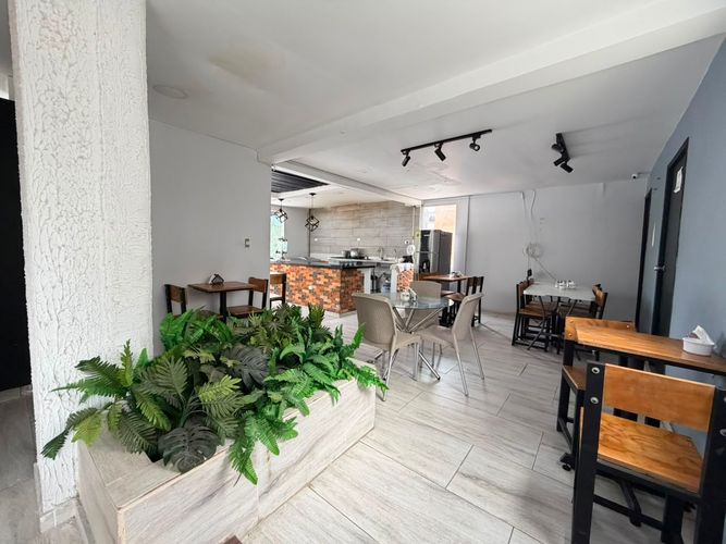 Edificio en venta en Laureles, Medellín, 613 m² · foto 7 de 23