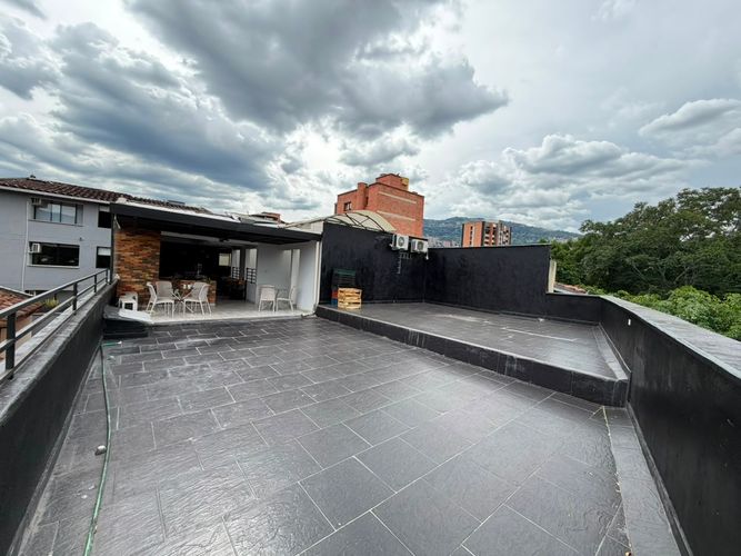Edificio en venta en Laureles, Medellín, 613 m² · foto 8 de 23
