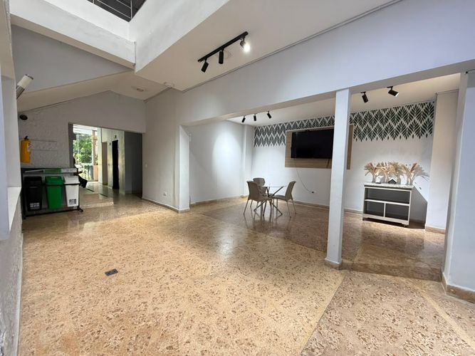 Edificio en venta en Laureles, Medellín, 613 m² · foto 15 de 23