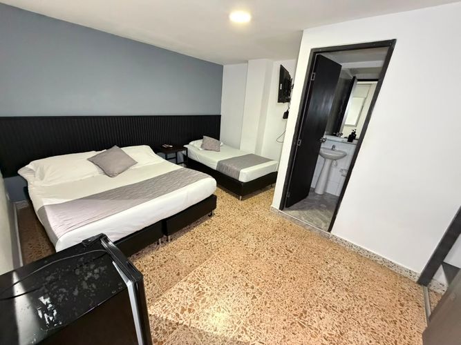 Edificio en venta en Laureles, Medellín, 613 m² · foto 21 de 23