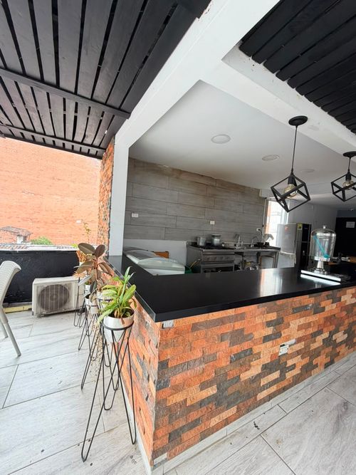 Edificio en venta en Laureles, Medellín, 613 m² · foto 22 de 23
