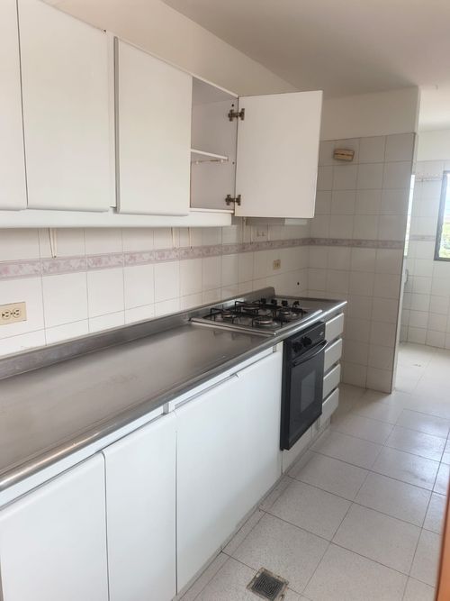 Apartamento de 4 alcobas en venta en Br. La Magdalena, Girardot, 131 m² · foto 13 de 16