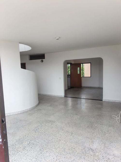Apartamento de 4 alcobas en venta en Br. La Magdalena, Girardot, 131 m² · foto 2 de 16
