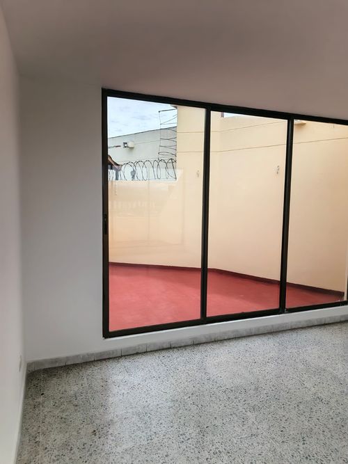 Apartamento de 4 alcobas en venta en Br. La Magdalena, Girardot, 131 m² · foto 4 de 16