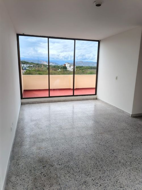 Apartamento de 4 alcobas en venta en Br. La Magdalena, Girardot, 131 m² · foto 8 de 16