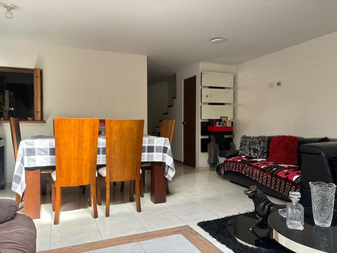 Casa de 3 alcobas en venta en Versalles, Floridablanca, 160 m² · foto 3 de 11