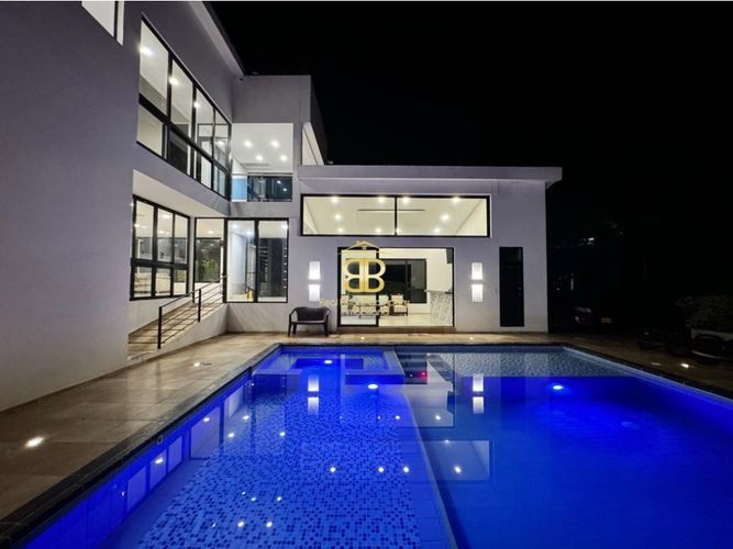 Casa de 3 alcobas en venta en Las Varas, Ricaurte, 350 m² · foto 2 de 24