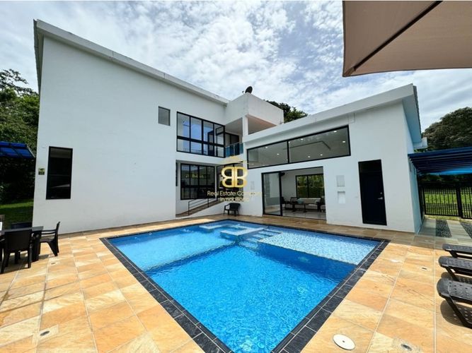 Casa de 3 alcobas en venta en Las Varas, Ricaurte, 350 m² · foto 4 de 24