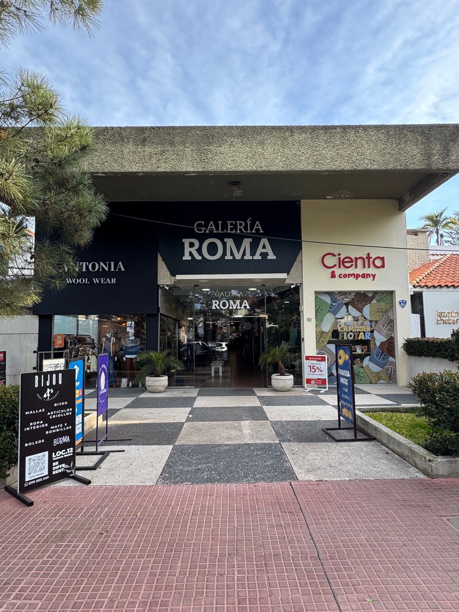 Local comercial en la Galeria Roma. Carrasco