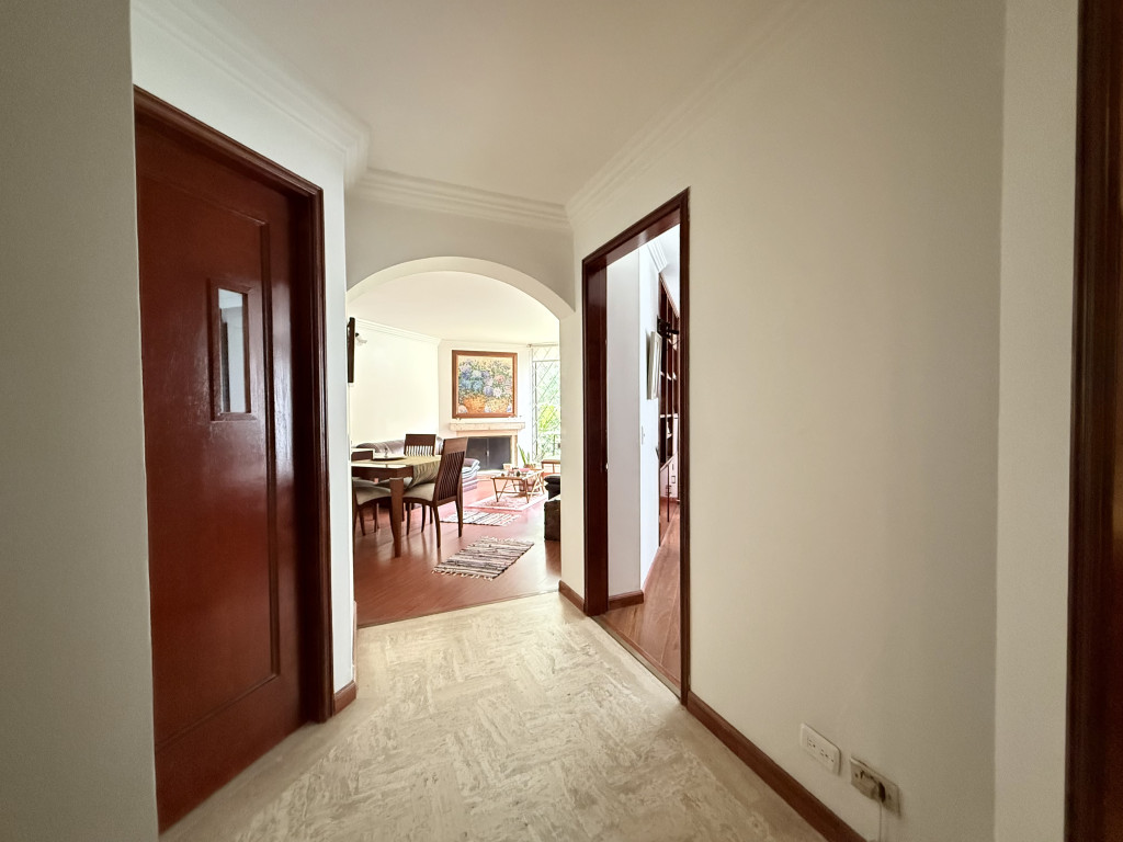 Apartamento en venta en Los Rosales, Bogotá · foto 2 de 19