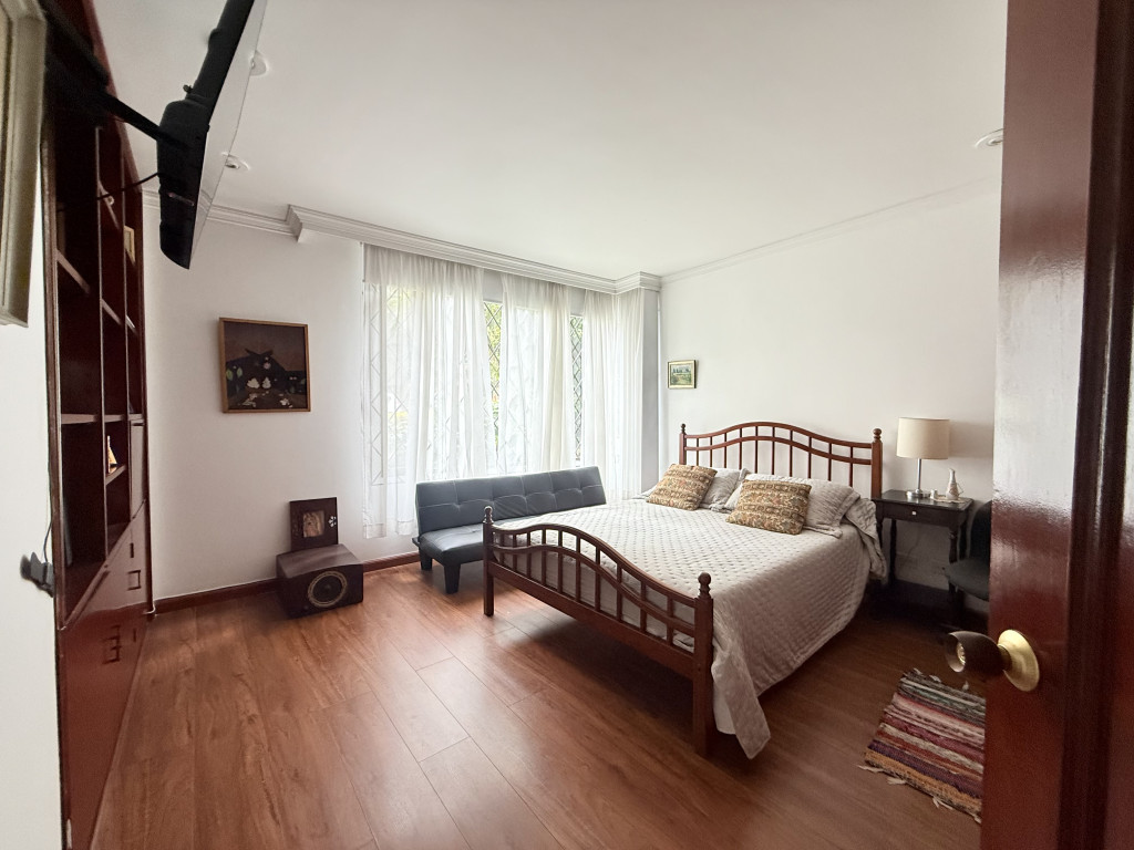 Apartamento en venta en Los Rosales, Bogotá · foto 10 de 19