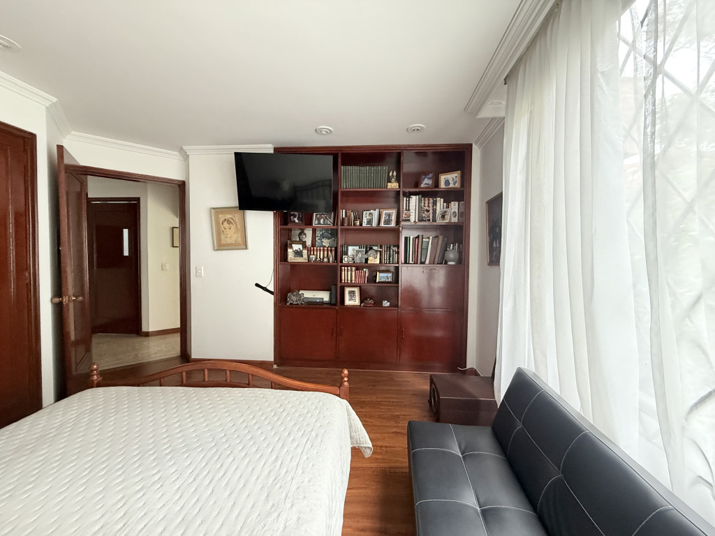 Apartamento en venta en Los Rosales, Bogotá · foto 13 de 19