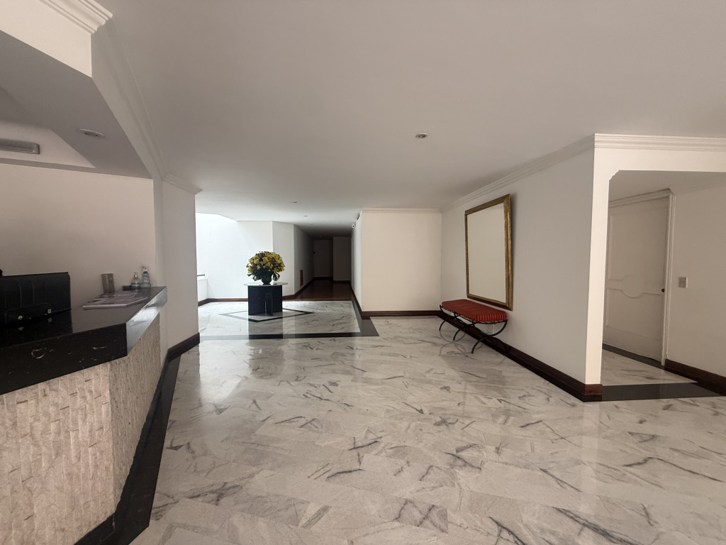 Apartamento en venta en Los Rosales, Bogotá · foto 17 de 19