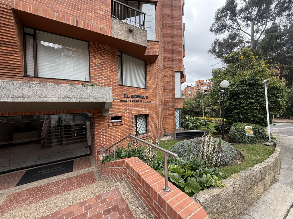 Apartamento en venta en Los Rosales, Bogotá · foto 18 de 19