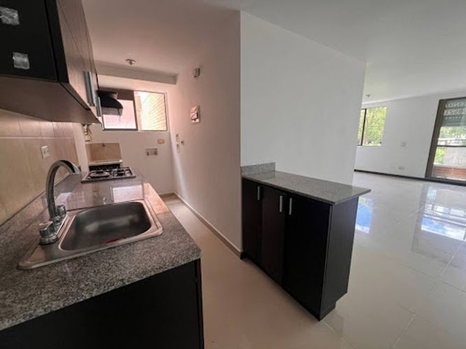 Apartamento de 2 alcobas en arriendo en Loma De Los Gonzalez, Medellín, 80 m² · foto 3 de 16