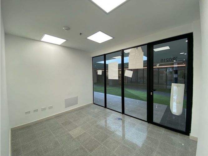 Oficina en arriendo en Los Colores, Medellín, 28 m² · foto 3 de 7