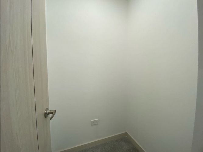 Oficina en arriendo en Los Colores, Medellín, 28 m² · foto 4 de 7