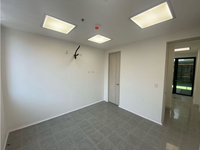 Oficina en arriendo en Los Colores, Medellín, 22 m² · foto 3 de 6