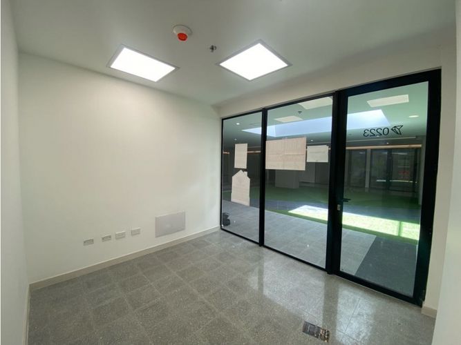 Oficina en arriendo en Los Colores, Medellín, 22 m² · foto 4 de 6