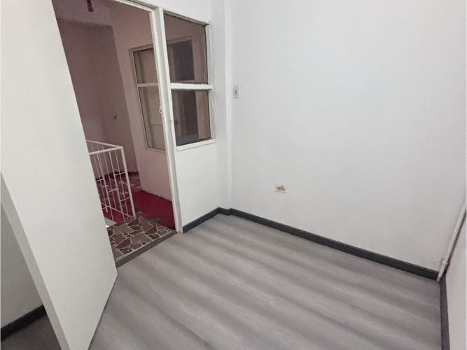 Casa de 5 alcobas en venta en Abraham Lincoln, Bogotá, 195 m² · foto 2 de 22