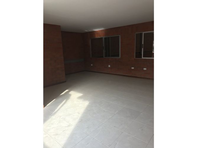 Bodega en arriendo en Acopi, Yumbo, 780 m² · foto 2 de 10