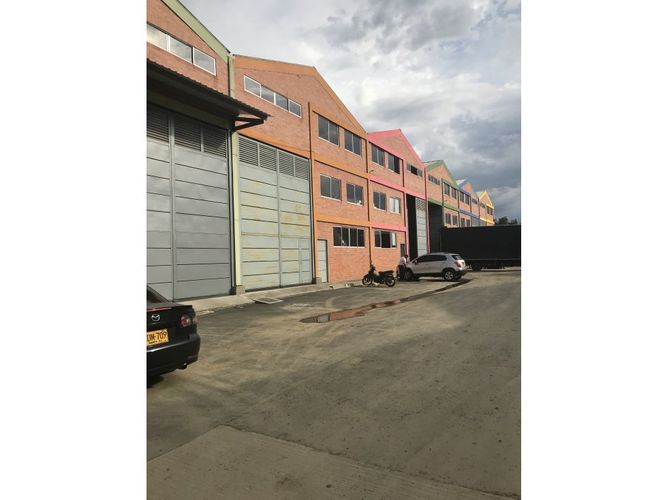 Bodega en arriendo en Acopi, Yumbo, 780 m² · foto 9 de 10