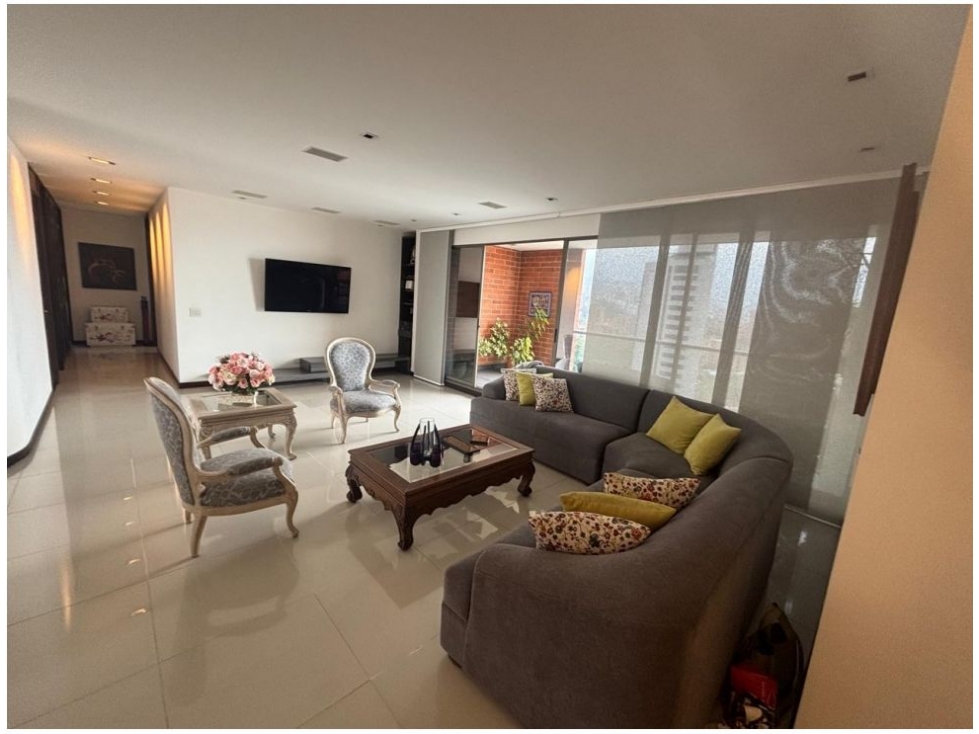 Apartamento en venta en El Poblado, Medellín 2