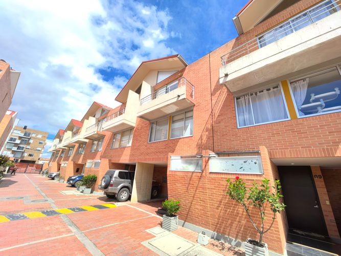 Casa de 4 alcobas en venta en Delicias Norte, Chía, 170 m² · foto 2 de 24