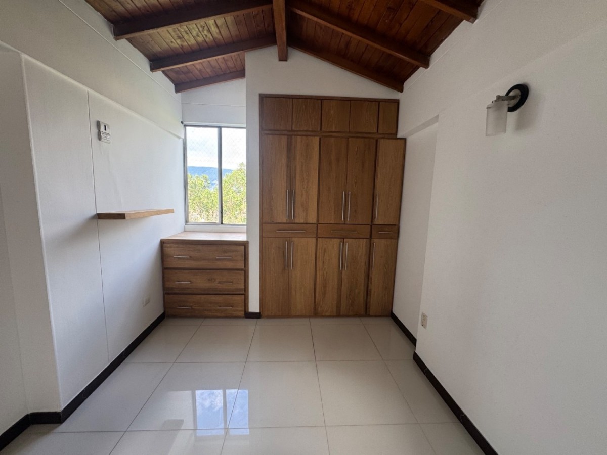 Apartamento en venta en Loma De Los Bernal, Medellín · foto 13 de 19