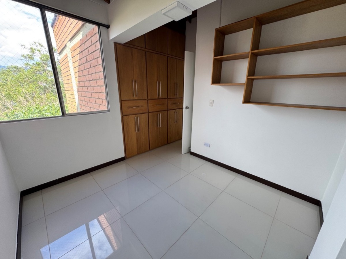 Apartamento en venta en Loma De Los Bernal, Medellín · foto 18 de 19