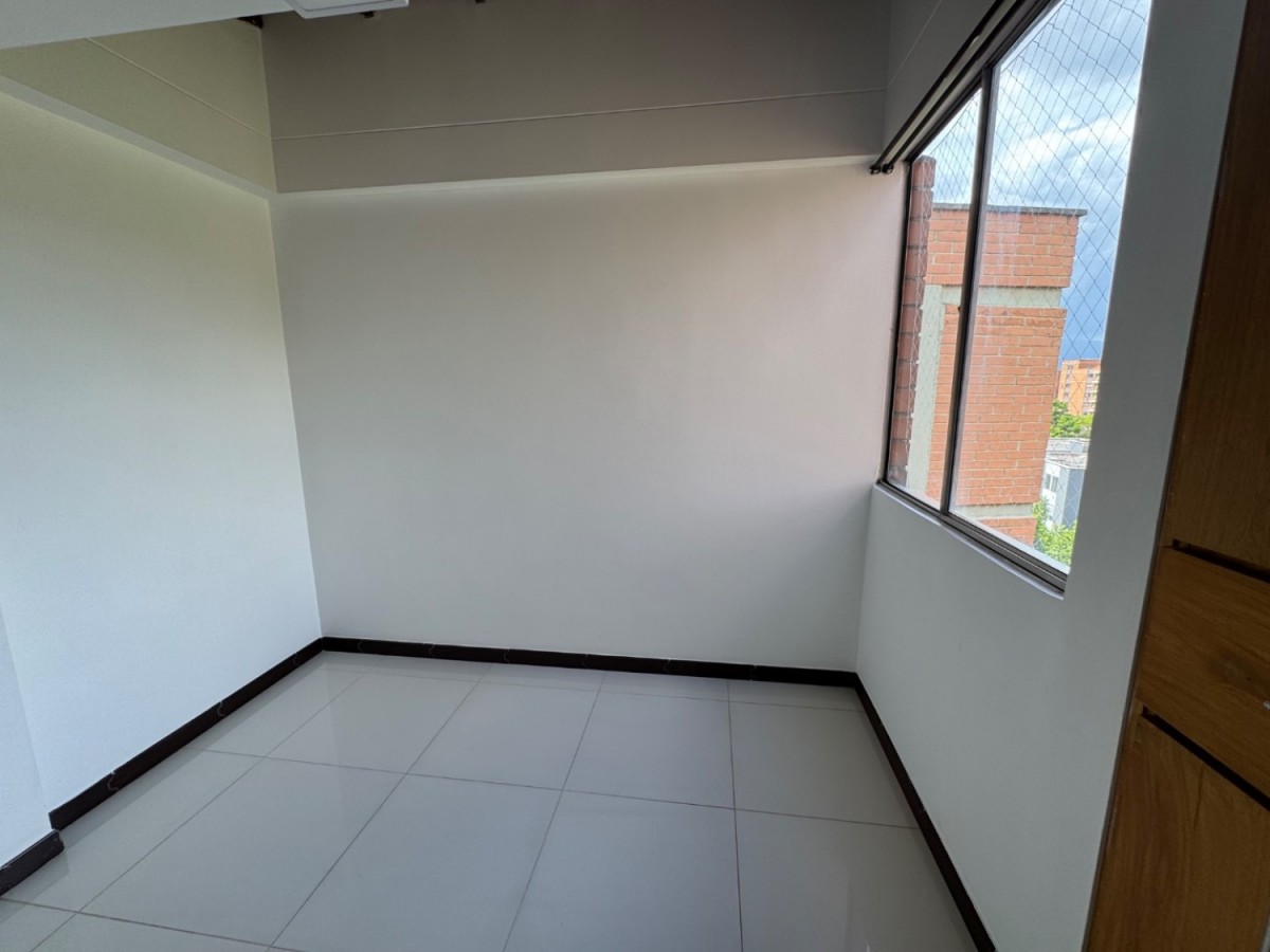 Apartamento en venta en Loma De Los Bernal, Medellín · foto 19 de 19