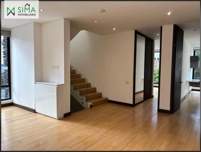 Casa de 4 alcobas en venta en Cerros De Suba, Bogotá, 300 m² · foto 9 de 17