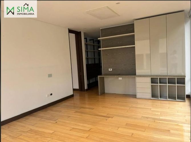 Casa de 4 alcobas en venta en Cerros De Suba, Bogotá, 300 m² · foto 3 de 17