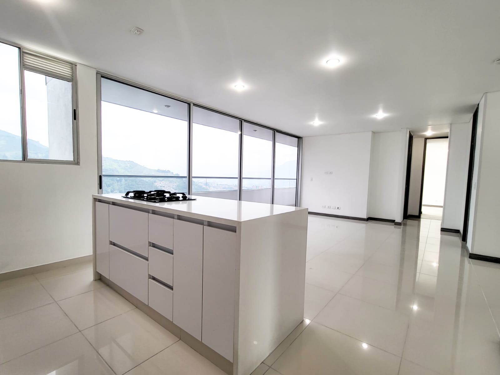 Apartamento en venta en Suramérica, Itagüí · foto 3 de 24